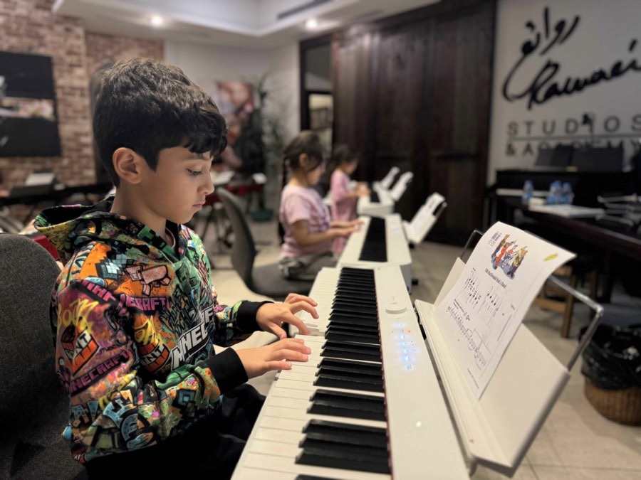 تدريب على آلة العود