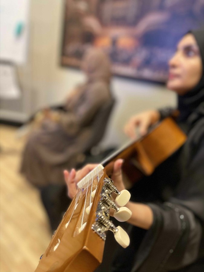 مدرب يشرح النوتة الموسيقية